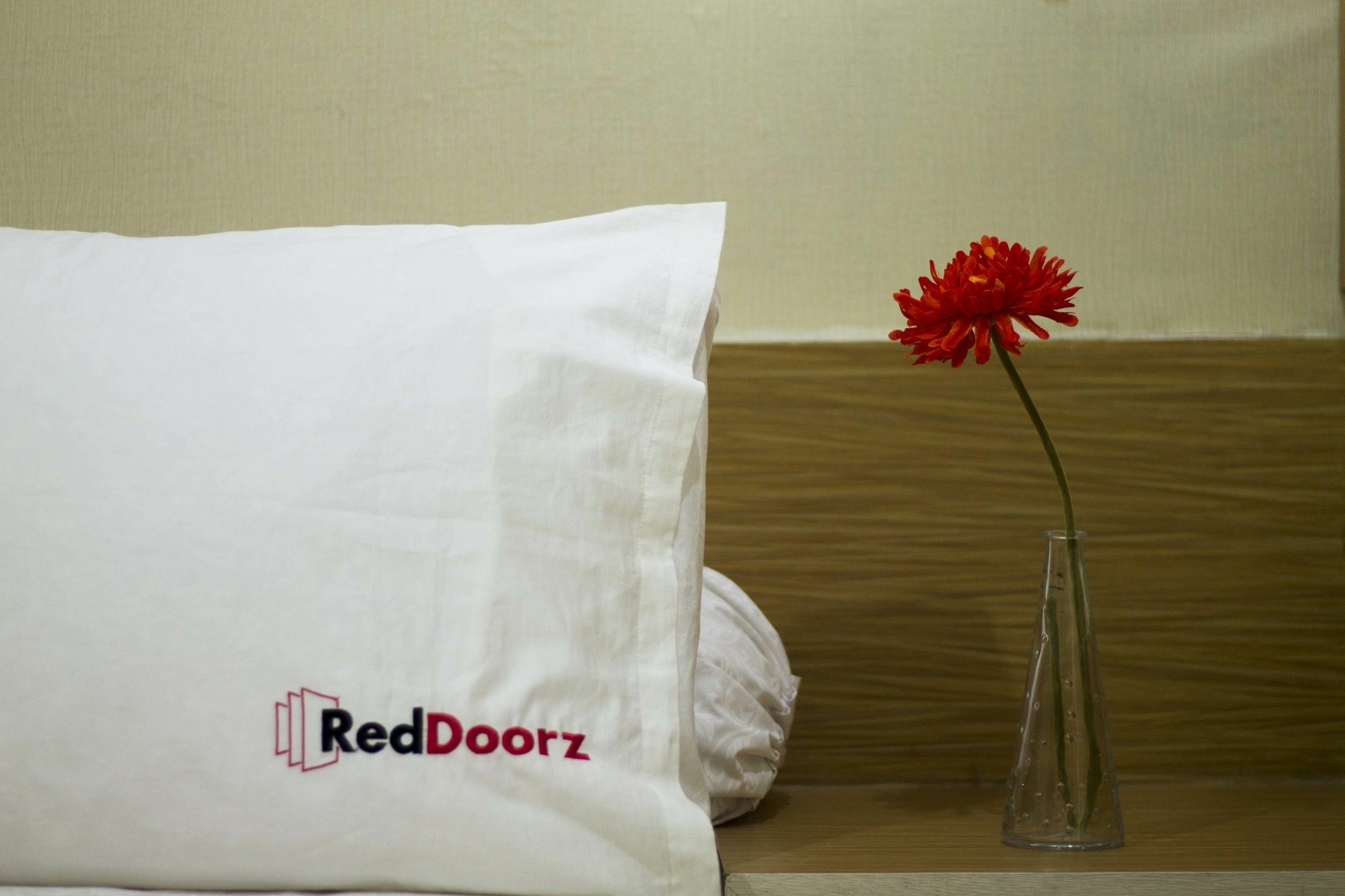 Reddoorz @ Mayjen Sungkono Hotel Surabaya Exterior photo