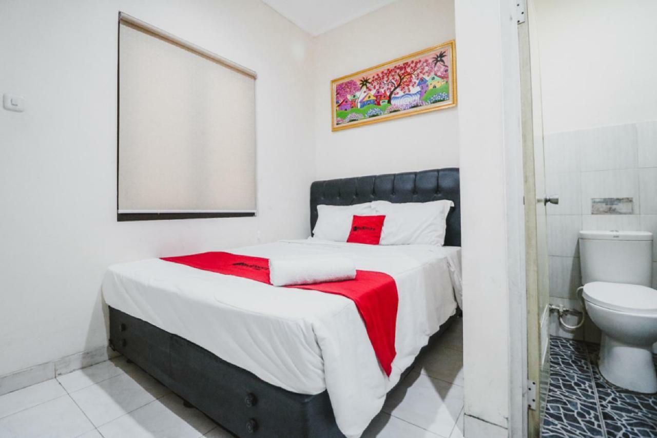 Reddoorz @ Mayjen Sungkono Surabaya Exterior photo